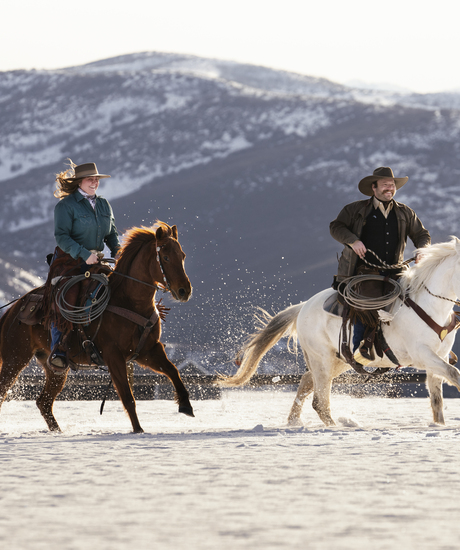 portrait-couple-galloping-horses